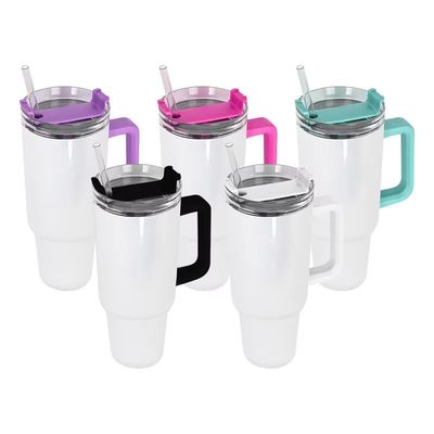 スタッドレスタイヤの真空水瓶 40オンス タムラー ハンドルとストロー蓋付き アメリカンスタイル