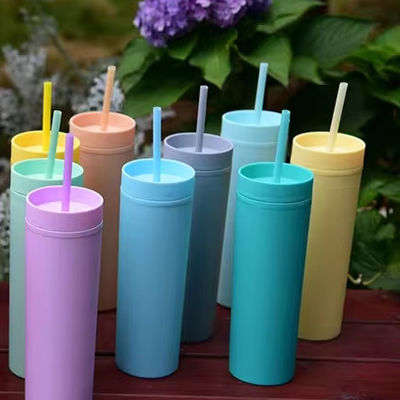 アクセサリーなし 高売り 色とりどりの16オンス ストローと蓋付きのプラスチック水瓶