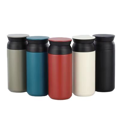 蓋とハンドル 350ml/500ml容量を持つダブルウォールステンレスステールタンブラーカップ
