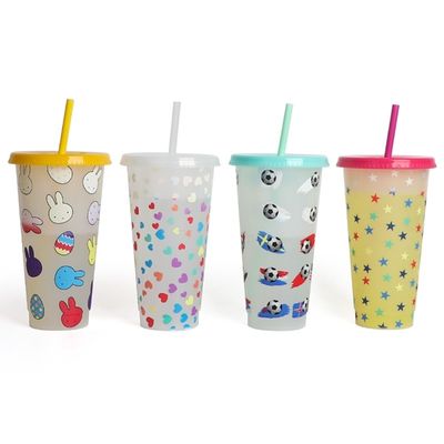 MUGS 24OZ BPAフリー プラスチックのソフトドリンク トムラー カラー変更カップ 蓋とストロー