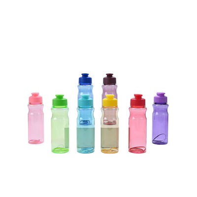 大容量 550ml 学生と屋外スポーツのためのカスタマイズされたプラスチック水杯