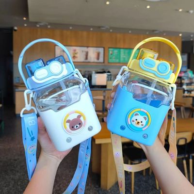 学生用プラスチック水瓶 ハンドルと肩帯 980ml 漫画デザイン