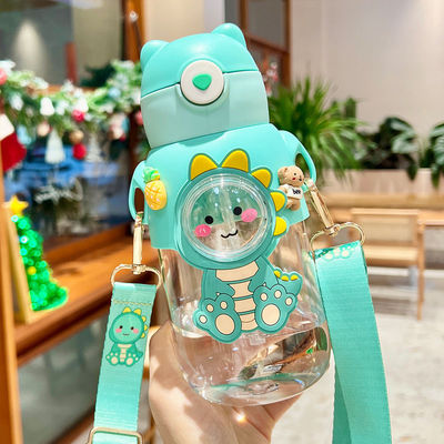 可愛いアニメデザイン 680ml 子供用水瓶 ストラとストロー 持続可能な素材