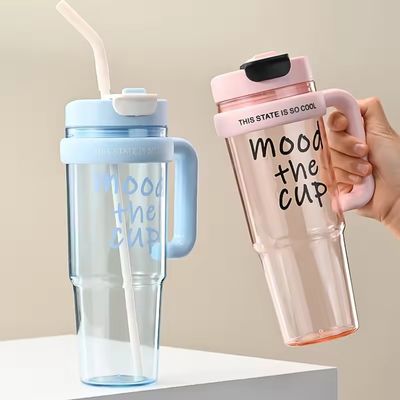 女の子のためのプラスチック水杯 900ml BPAフリースプレーボトル 屋外スポーツと旅行