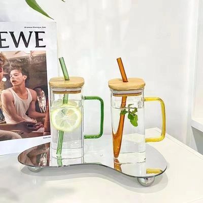 400Ml スクエア色のハンドルガラスカップ バンブー蓋とストローを備えた家庭用飲み物