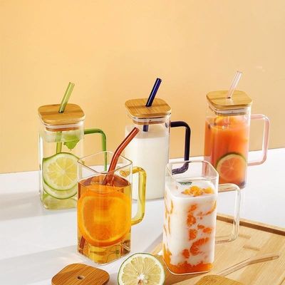400Ml スクエア色のハンドルガラスカップ バンブー蓋とストローを備えた家庭用飲み物