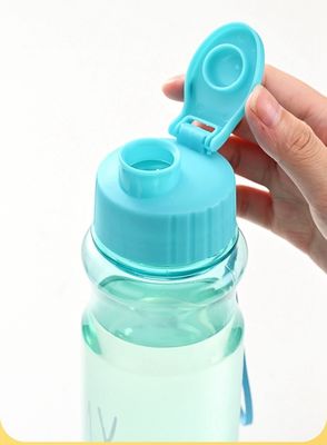 500ml PET BPAフリーカップ プラスチック飲料水ボトル フィットネスルーチン用のストラップ付き