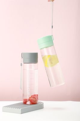 TOUR リサイクル可能なパスティック 600ml 800ml ウォーターボトル タイムマーカー
