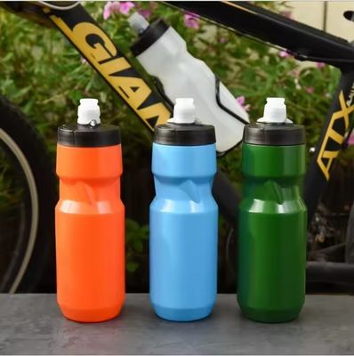 オーダーメイドロゴ 受け入れられる 700ml PE プラスチック スポーツ用水瓶 粉末付き