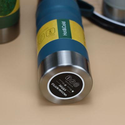 3つの蓋付きのステンレス鋼真空瓶 680ml 専門家のためのテルモスカップギフトセット