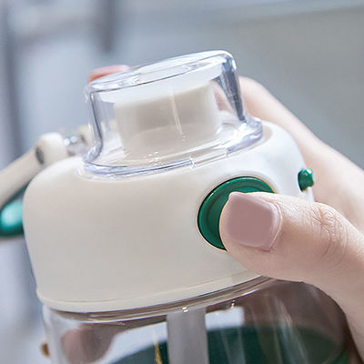 650ml と 780ml 容量 冷たいデザイン スリム 水瓶 2 方向 蓋セット