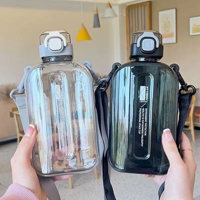プラスチック製の750mlの水瓶 ストロー付き 屋外運動やフィットネスの必需品
