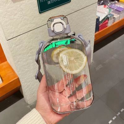 プラスチック製の750mlの水瓶 ストロー付き 屋外運動やフィットネスの必需品
