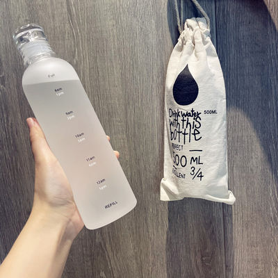 500ml ジム プラスチック 水瓶 タイムスケール 現代のフィットネスと再利用可能なデザイン