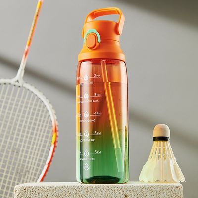 直接飲用 プラスチックのグラデント色 750ml 携帯スポーツ用水瓶 旅行用