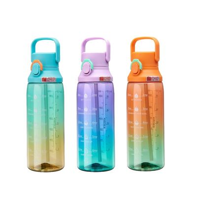直接飲用 プラスチックのグラデント色 750ml 携帯スポーツ用水瓶 旅行用