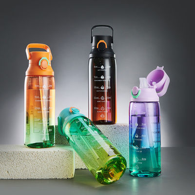 直接飲用 プラスチックのグラデント色 750ml 携帯スポーツ用水瓶 旅行用
