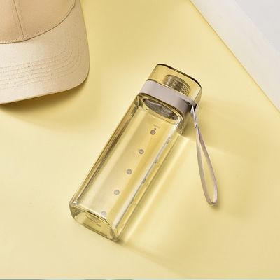 色彩のあるプラスチック方角口水瓶 漏れ防止のフリップ蓋とハンドルロープ
