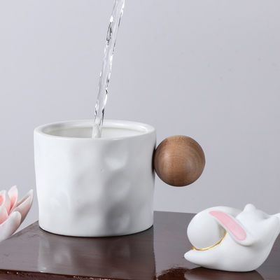 330ML セラミックコーヒーカップ 木製ボールハンドル 完璧なオフィスパートナー