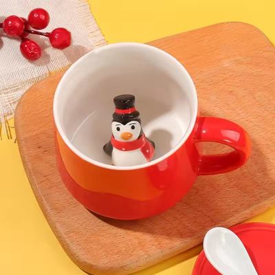 オーダーメイド 350ml セラミックコーヒーカップ 蓋とハンドル ミニマリストパーティーの休日のデザイン