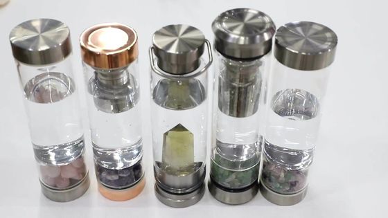 癒しのエネルギーのための蓋付きのガラスの水瓶 クリスタルBPA無料ギフトセット