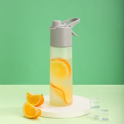 持続可能 650ml カスタムロゴ 屋外スポーツとハイキングのためのカラフルなプラスチックカップ