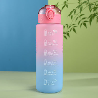 1000ml プラスチックのカップ 進歩的な色ボトル BPA フリー ストローのアウトドアフィットネススポーツカップ