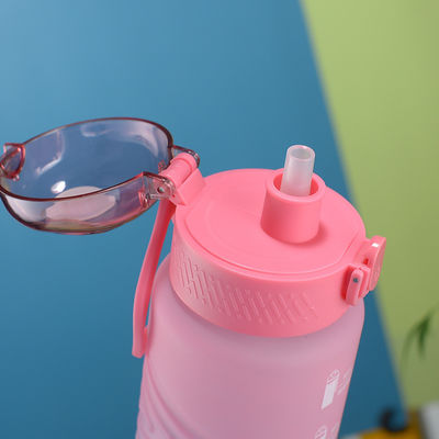 1000ml プラスチックのカップ 進歩的な色ボトル BPA フリー ストローのアウトドアフィットネススポーツカップ