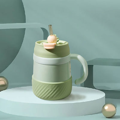 スタッドレスタイヤの真空瓶カップとフリップ蓋で 飲み物をどこでも持って行け