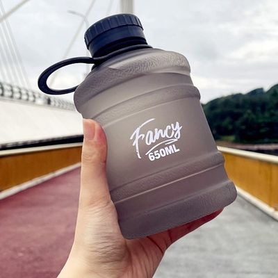 680ml 大容量 学生 スポーツ 屋外用 プラスチック ポータブル ストレート ドリンク カップ