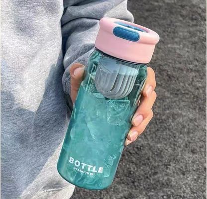 現代的なデザイン 650ml PP オーダーメイドLOGOと茶分離器のプラスチック水瓶