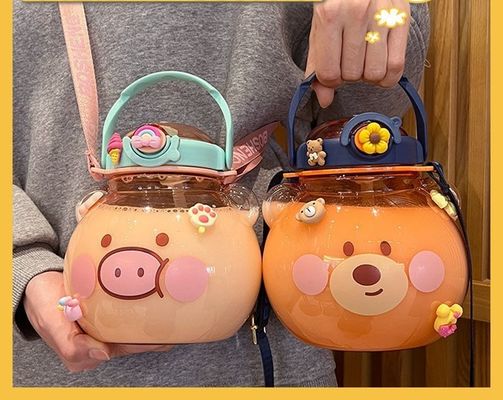 カスタマイズされた色 1L 大容量の水瓶 透明な熊飲み杯 ストロー