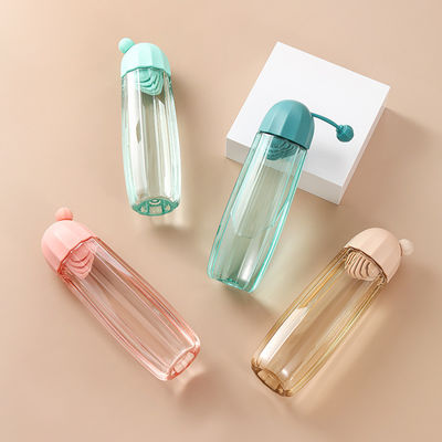 子供 の 水分 供給 需要 に おける 茶 フィルター を 備えた プラスチック 水瓶 の 望遠鏡 手柄