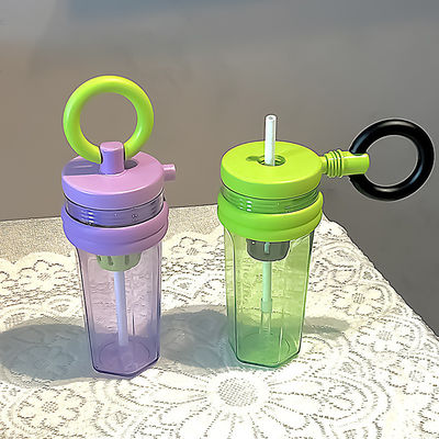 漏れ防止設計と再利用可能なストローの700ml大容量プラスチック水瓶