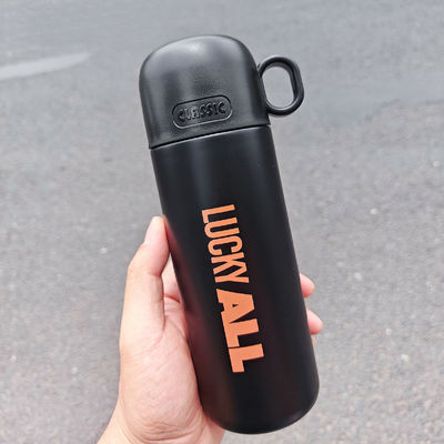 500ml スポーツボトル 蓋付き 飲み物を冷たく熱く保つのに最適 12-24h ステンレス