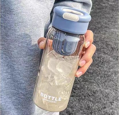 学生 夏のファッション 650ml プラスチック水瓶 ストレナーとポータブルデザイン