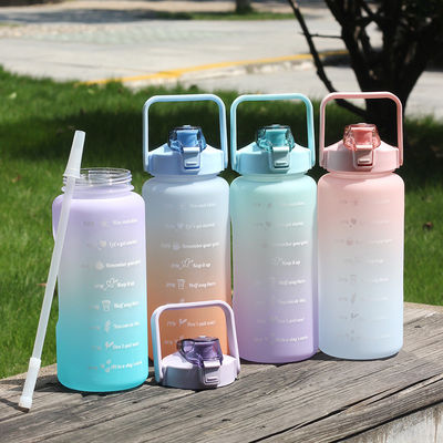 大容量 2000ml PETG 吸水水瓶 ストローと防腐塗装