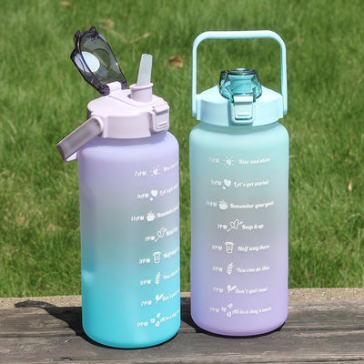 大容量 2000ml PETG 吸水水瓶 ストローと防腐塗装