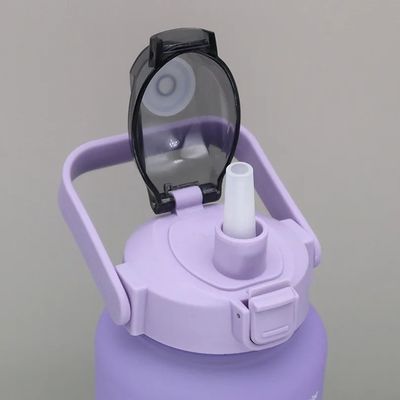 スポーツモチベーション 2L 大容量の水瓶 ハンドルとストローグラディエント色