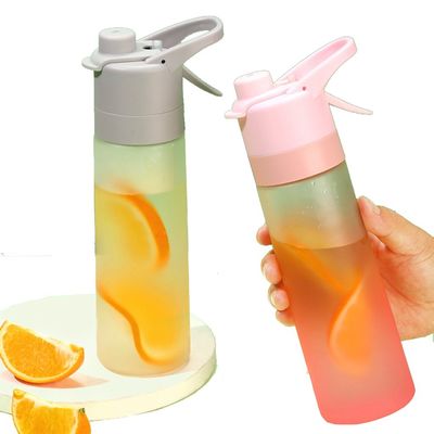 飲み水を冷たく保つための二重壁PCプラスチックスポーツアウトドアスプレー水瓶