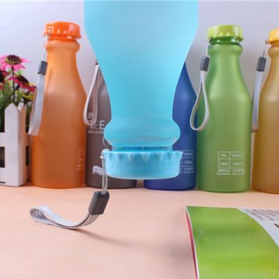 密閉飲料ボトル 550ml 再利用可能なジム BPA フリースポーツ ロープ付きプラスチック水瓶