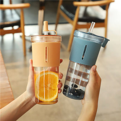 BPA 無料 再利用可能なオフィスカップ 700ml 蓋とストローをカスタマイズしたロゴとプラスチックタンブラー