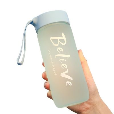 600ml クリエイティブな冷凍水カップ 屋外活動のための環境に優しいプラスチックボトル