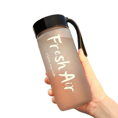 600ml クリエイティブな冷凍水カップ 屋外活動のための環境に優しいプラスチックボトル