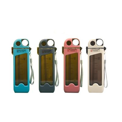 試料は,スケールとストローを備えた350mlのポータブルプラスチック飲料水瓶を用意してください.