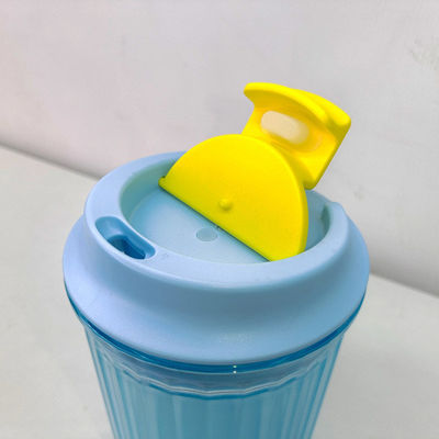 蓋付き 再利用可能なプラスチックコーヒーカップ 耐久性 トライタン 壁付き水瓶