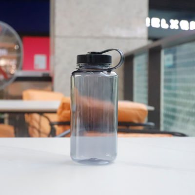 スポーツ用耐久性のあるプラスチック製の水瓶 漏れ防止とBPAのない 1リットル容量