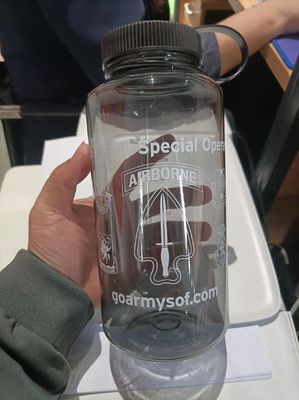 1000ml Bpaフリー プラスチック透明液体水瓶 屋外スポーツ用 水量付き