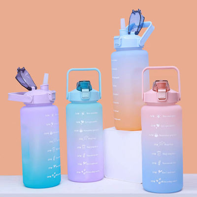 2000ML トリタン飲料ボトル 蓋付き オーダーメイドロゴ用の再利用可能なフィットネス水瓶