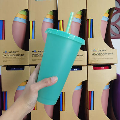 ミニマリストデザインスタイル 24オンス BPAフリー プラスチック カラーチェンジングカップ